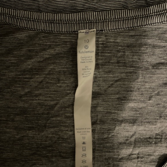 Size 10 lululemon tee - Picture 2 of 2